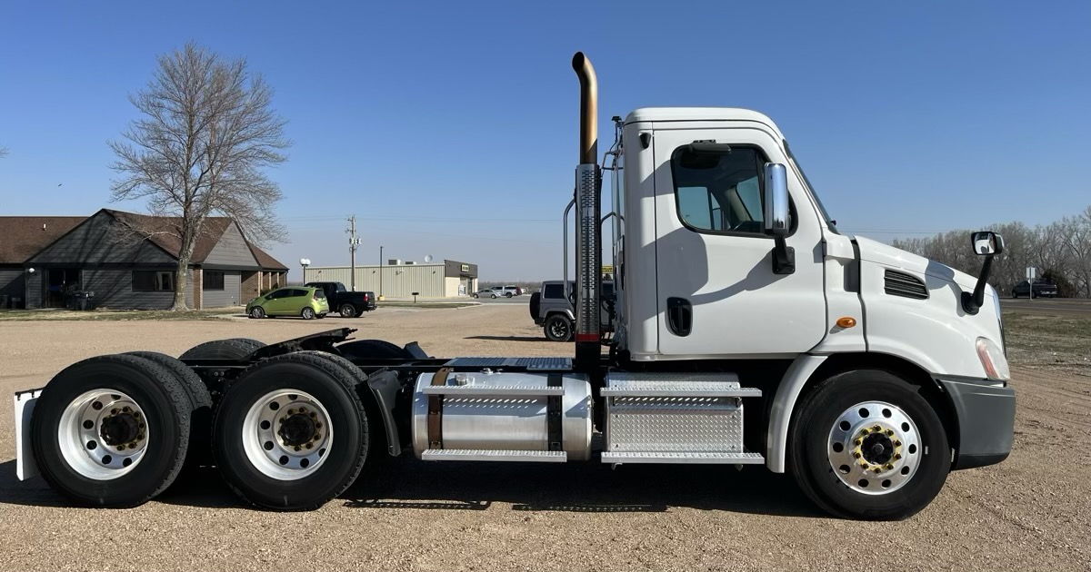 2014 Freightliner Day Cab